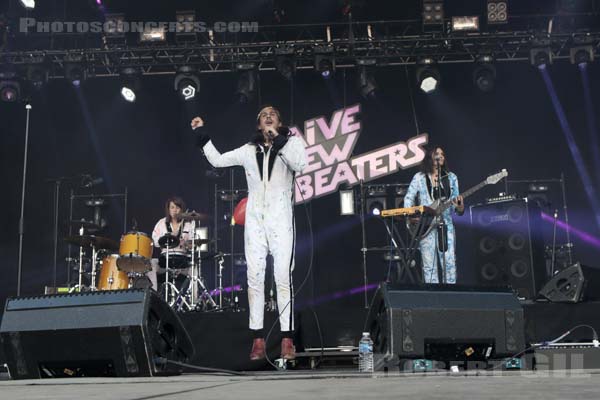 NAIVE NEW BEATERS - 2016-07-02 - HEROUVILLE SAINT CLAIR - Chateau de Beauregard - Scene John - 